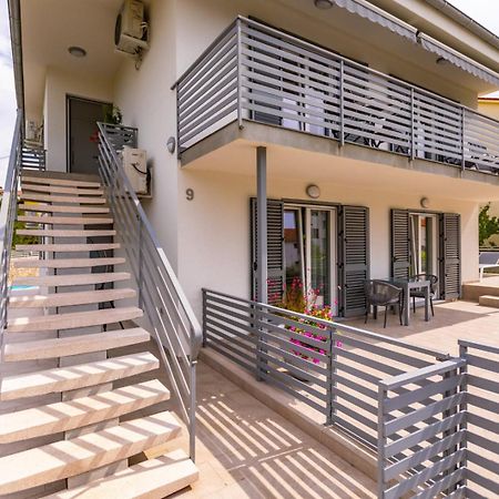 Apartments Pivas Малинска Экстерьер фото