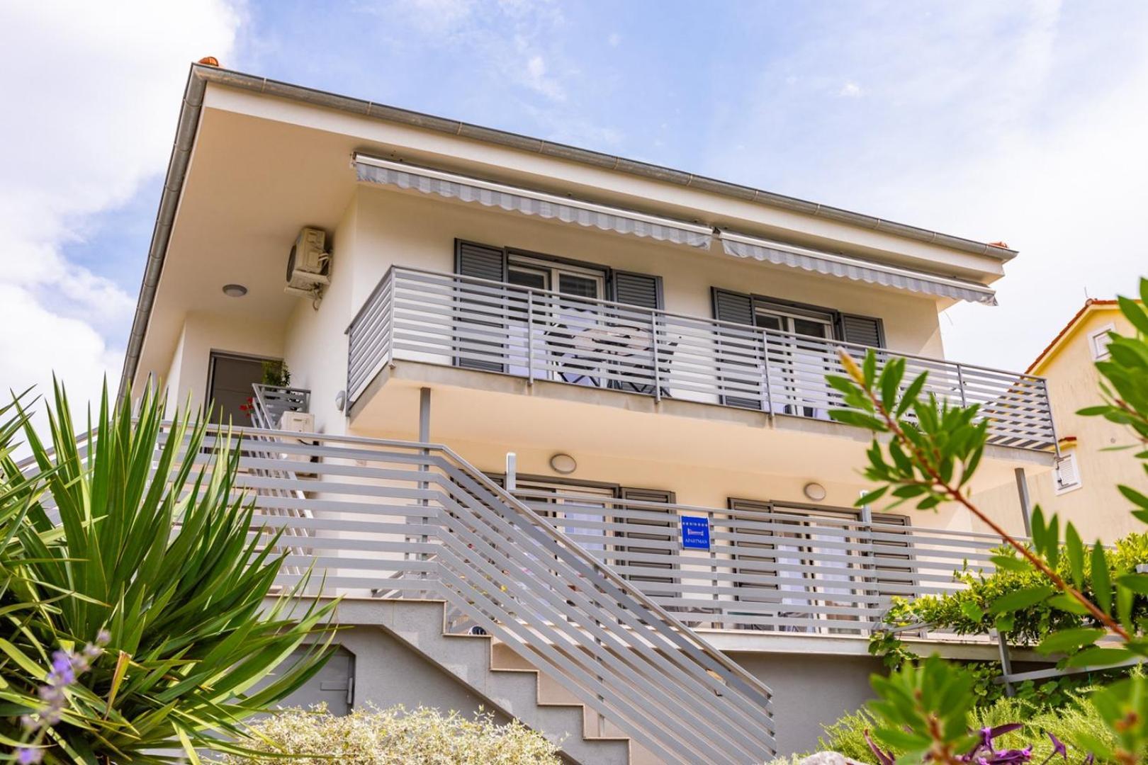 Apartments Pivas Малинска Экстерьер фото