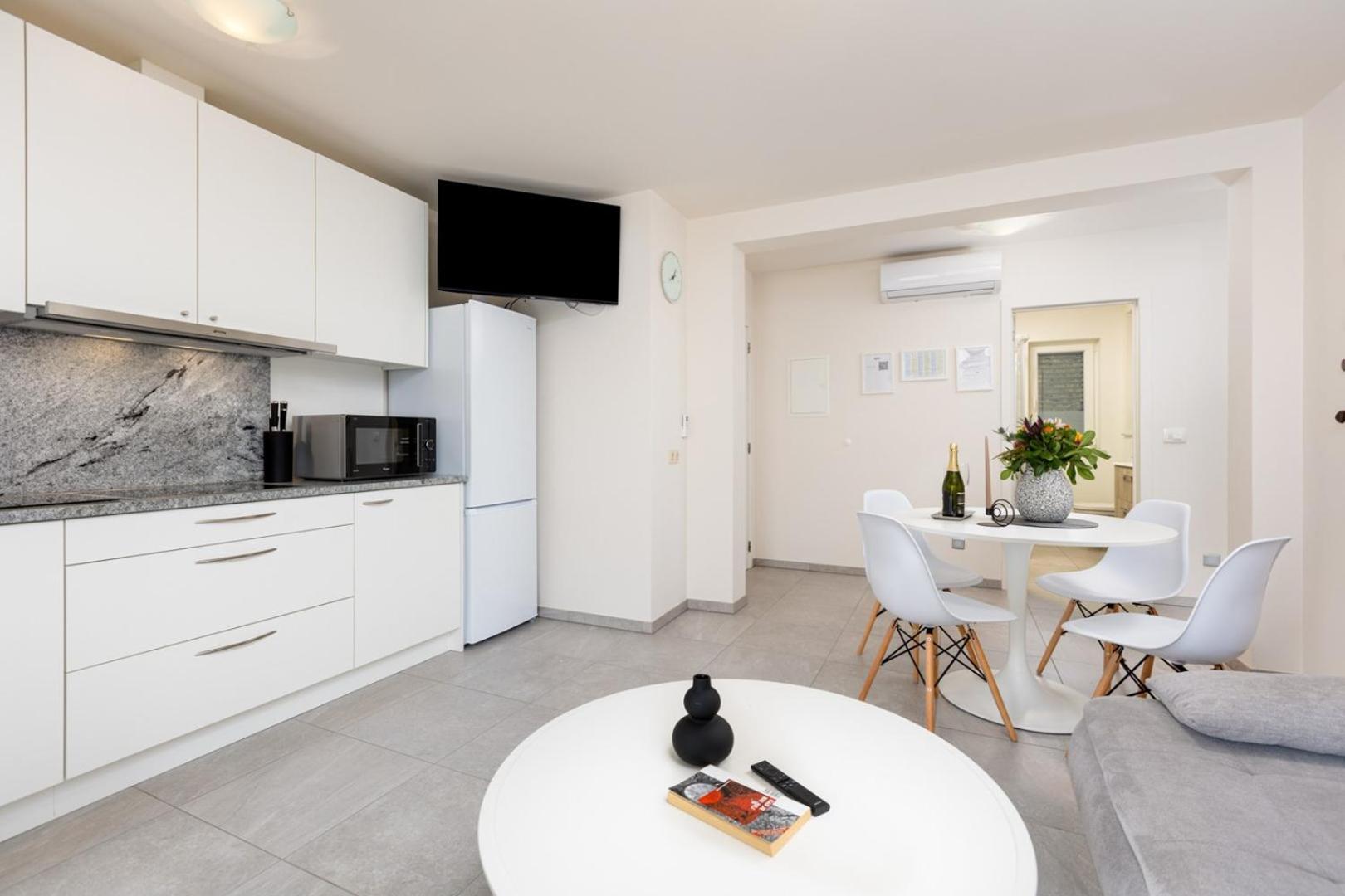 Apartments Pivas Малинска Экстерьер фото